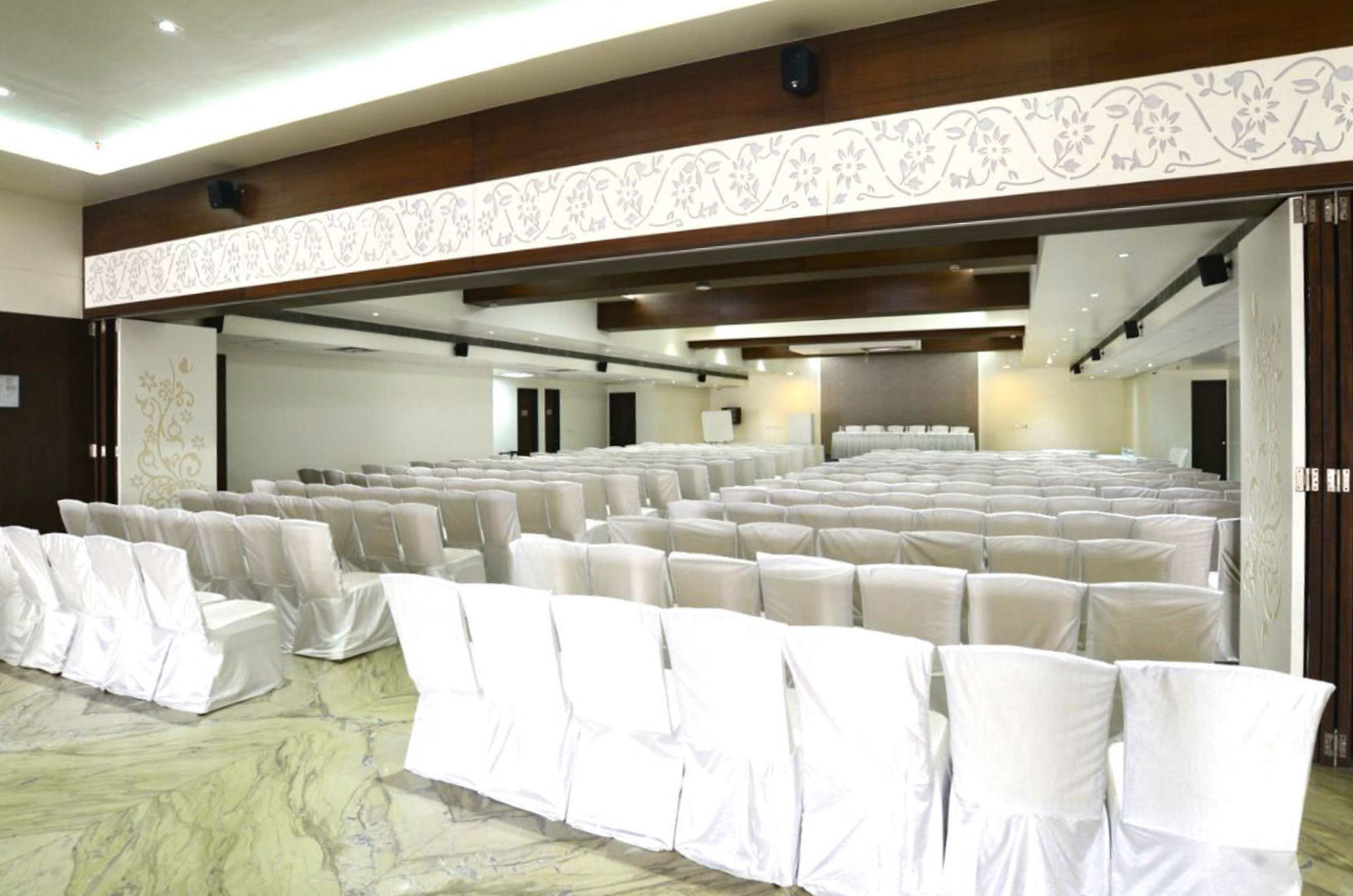 Comfort Inn Donil Vadodara Instalações foto