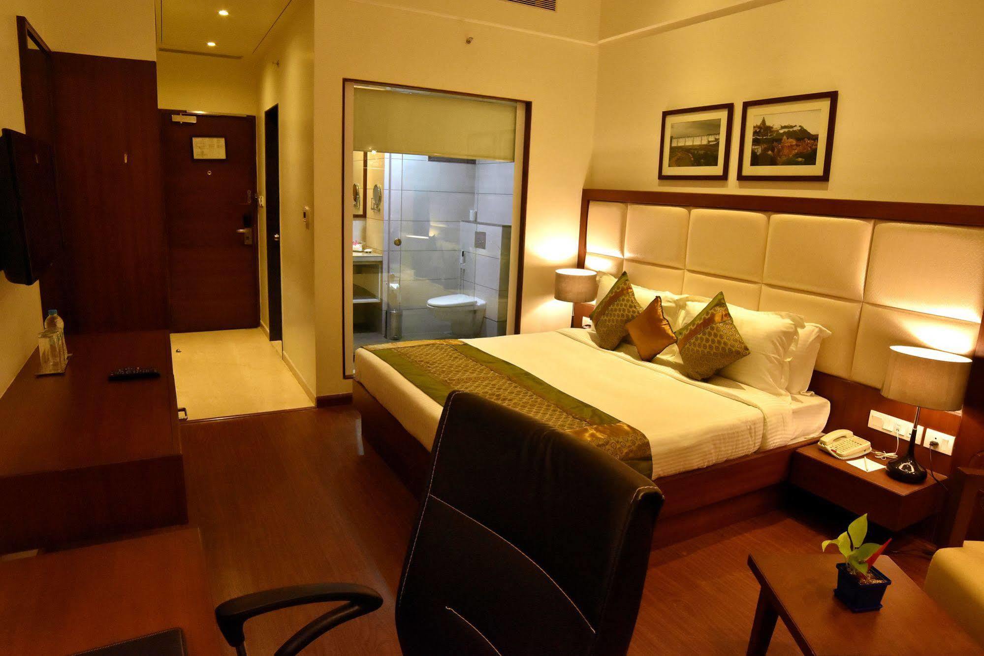 Comfort Inn Donil Vadodara Exterior foto