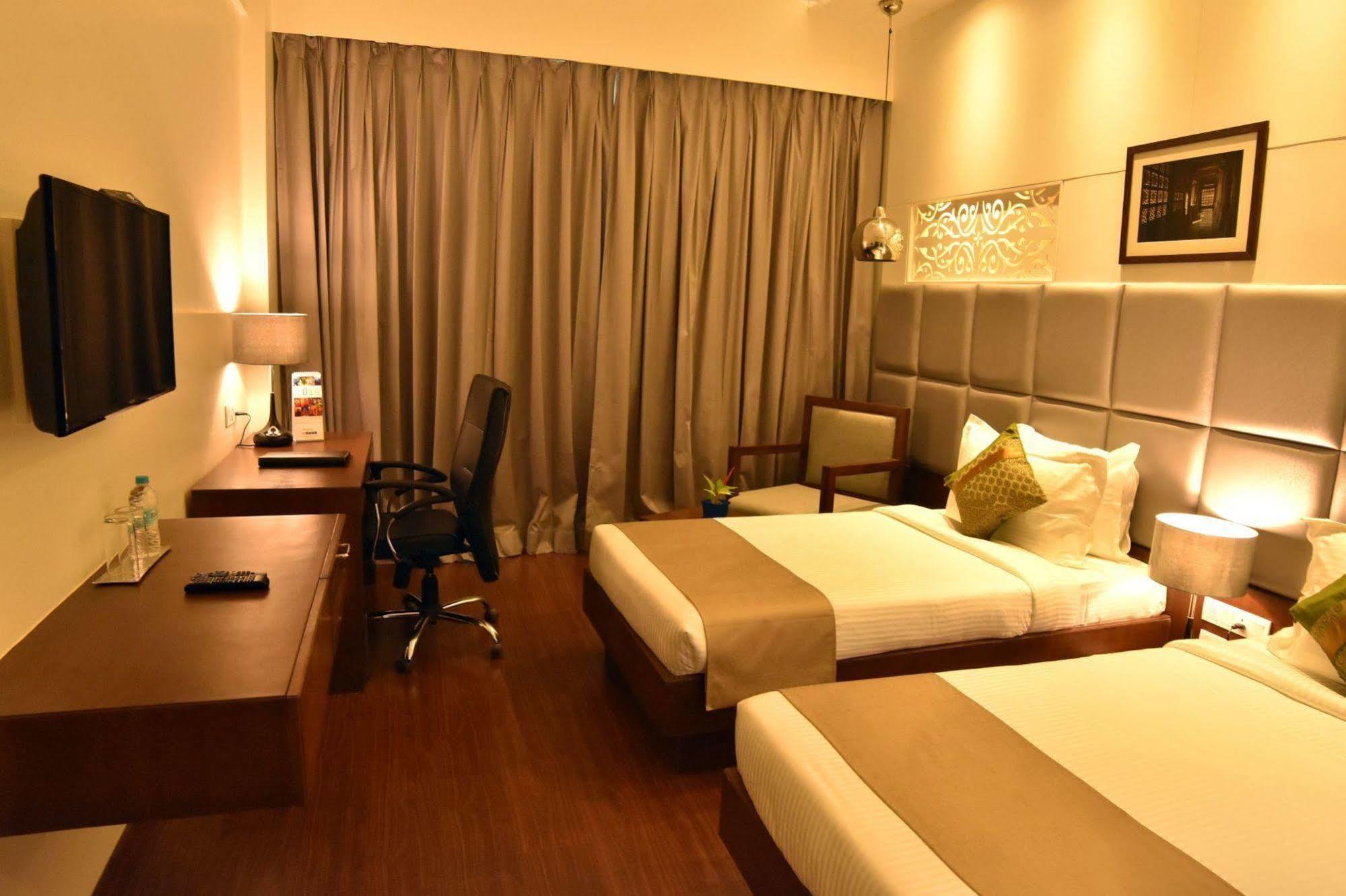Comfort Inn Donil Vadodara Exterior foto
