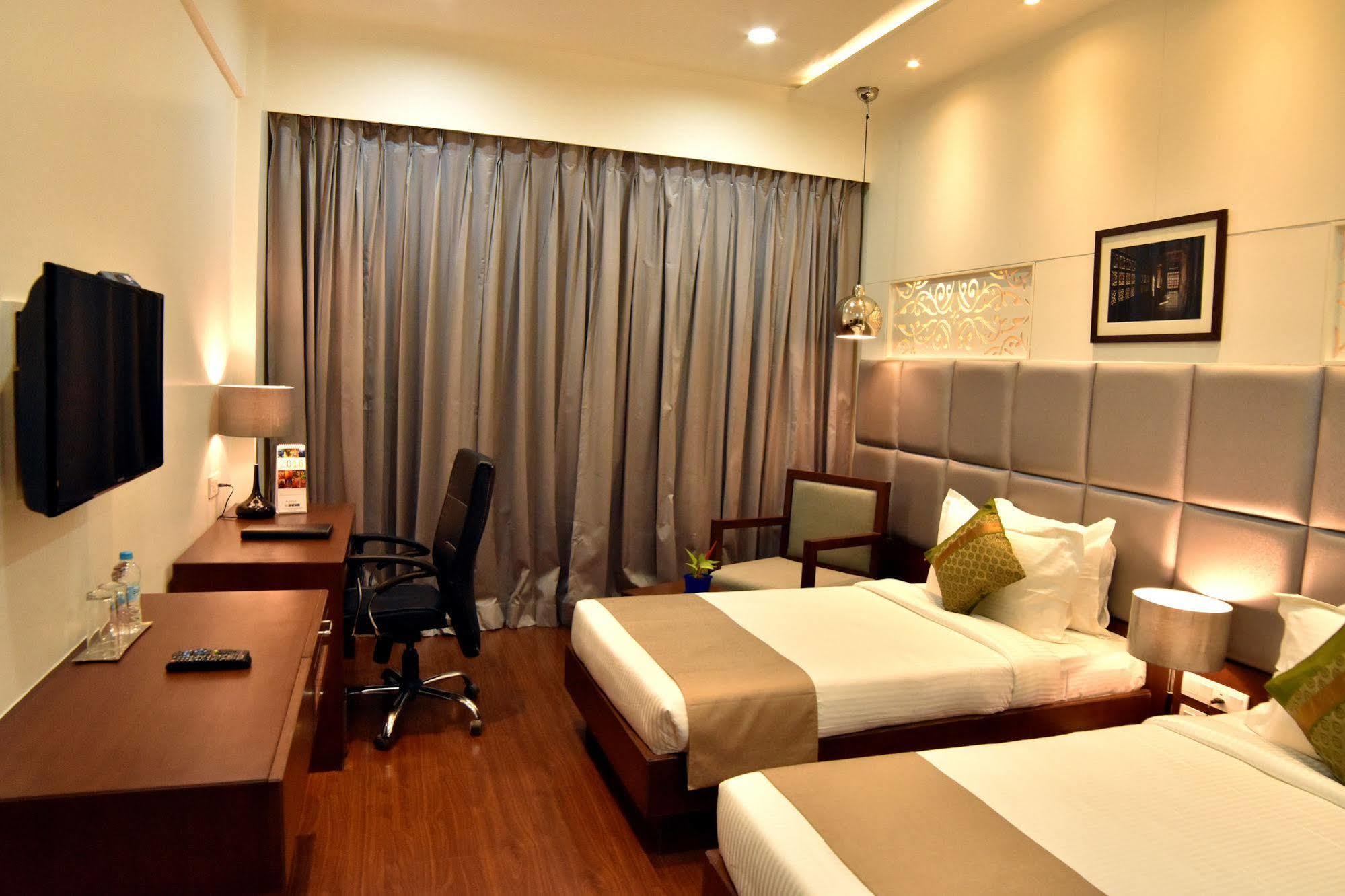 Comfort Inn Donil Vadodara Exterior foto